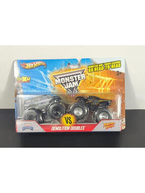 Hot Wheels Monster Jam Demolition Doubles Crusader Vs Dragon's Breath